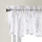 Collection de rideaux de cuisine en dentelle Sibella de Curtainworks, cantonnière et paire de rideaux à étages