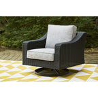 Canapé d'extérieur Signature Design by Ashley Beachcroft et 2 chaises avec table basse