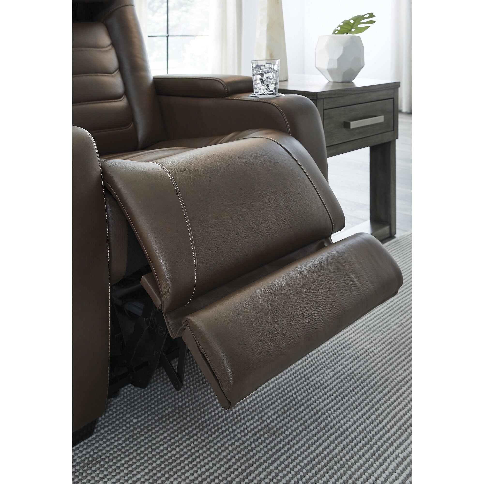 Fauteuil inclinable électrique Signature Design by Ashley à fort impact marron