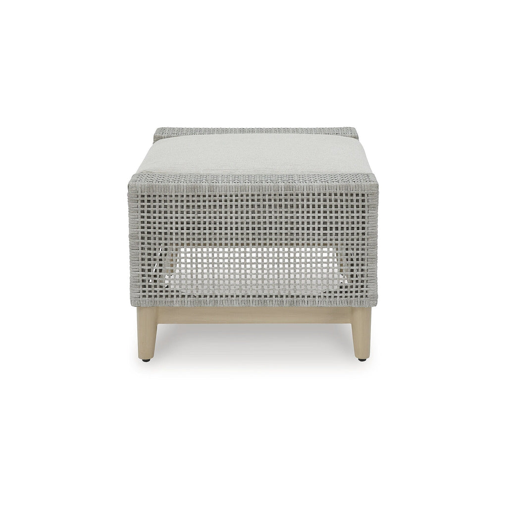 Ottoman d'extérieur gris Signature Design by Ashley Seton Creek avec coussin - 35,13 L x 24,5 P x 19 H