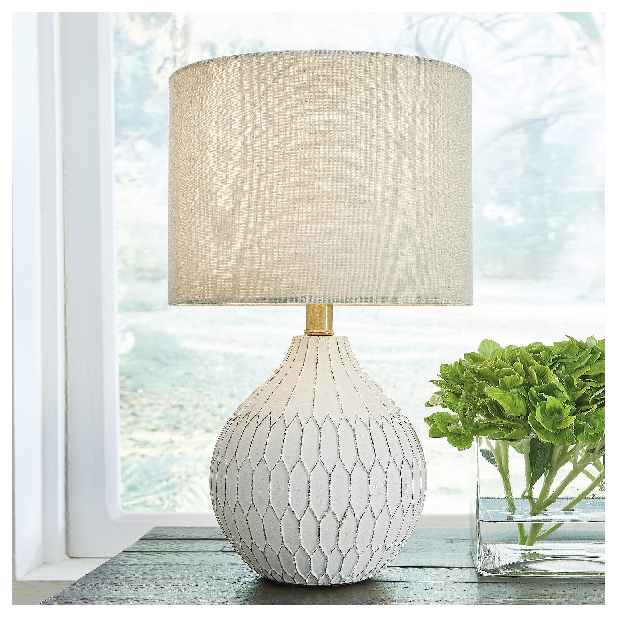Lampe de table blanche et ivoire Signature Design by Ashley Wardmont - 17,5 po