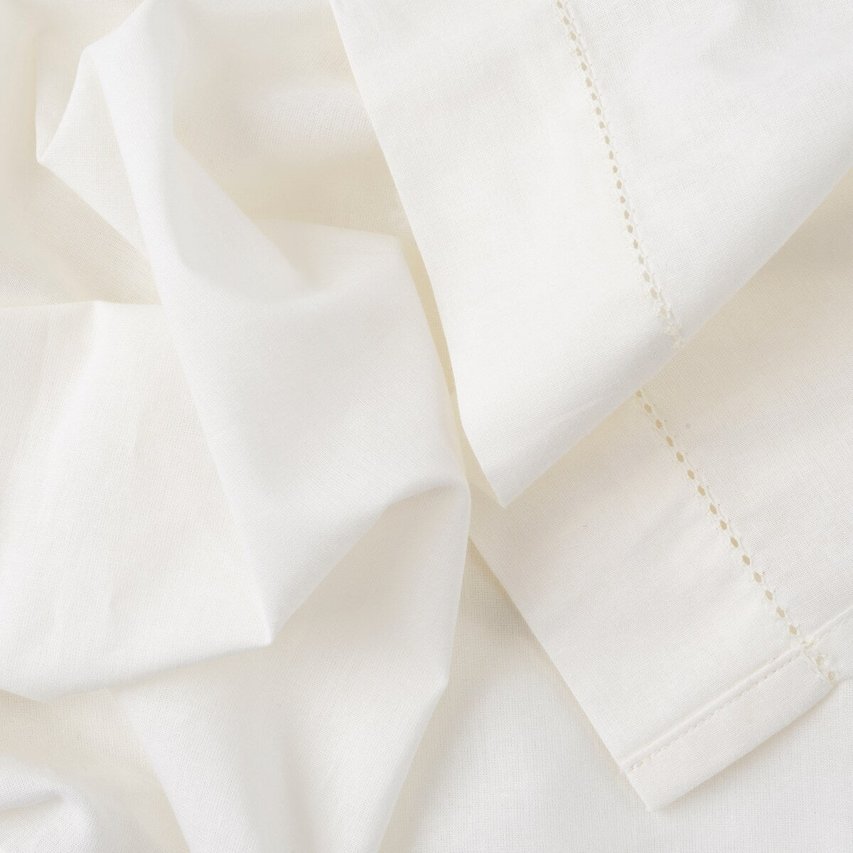 Rideaux de cuisine Simplicity Hemstitch 100 % coton avec passe-tringle - Étage, feston ou cantonnière (vendus séparément)