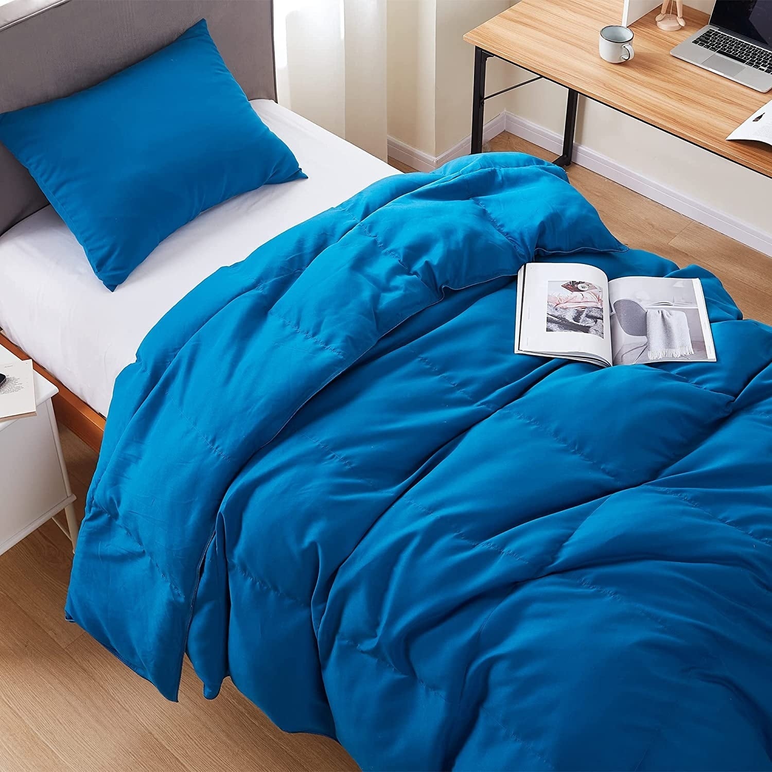 Parure de lit Snorze® Cloud - Literie surdimensionnée Coma Inducer® en bleu véritable