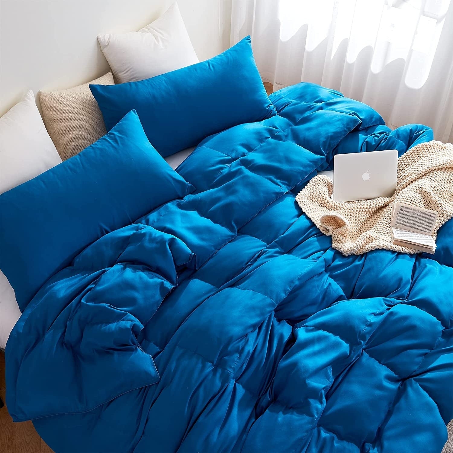 Parure de lit Snorze® Cloud - Literie surdimensionnée Coma Inducer® en bleu véritable