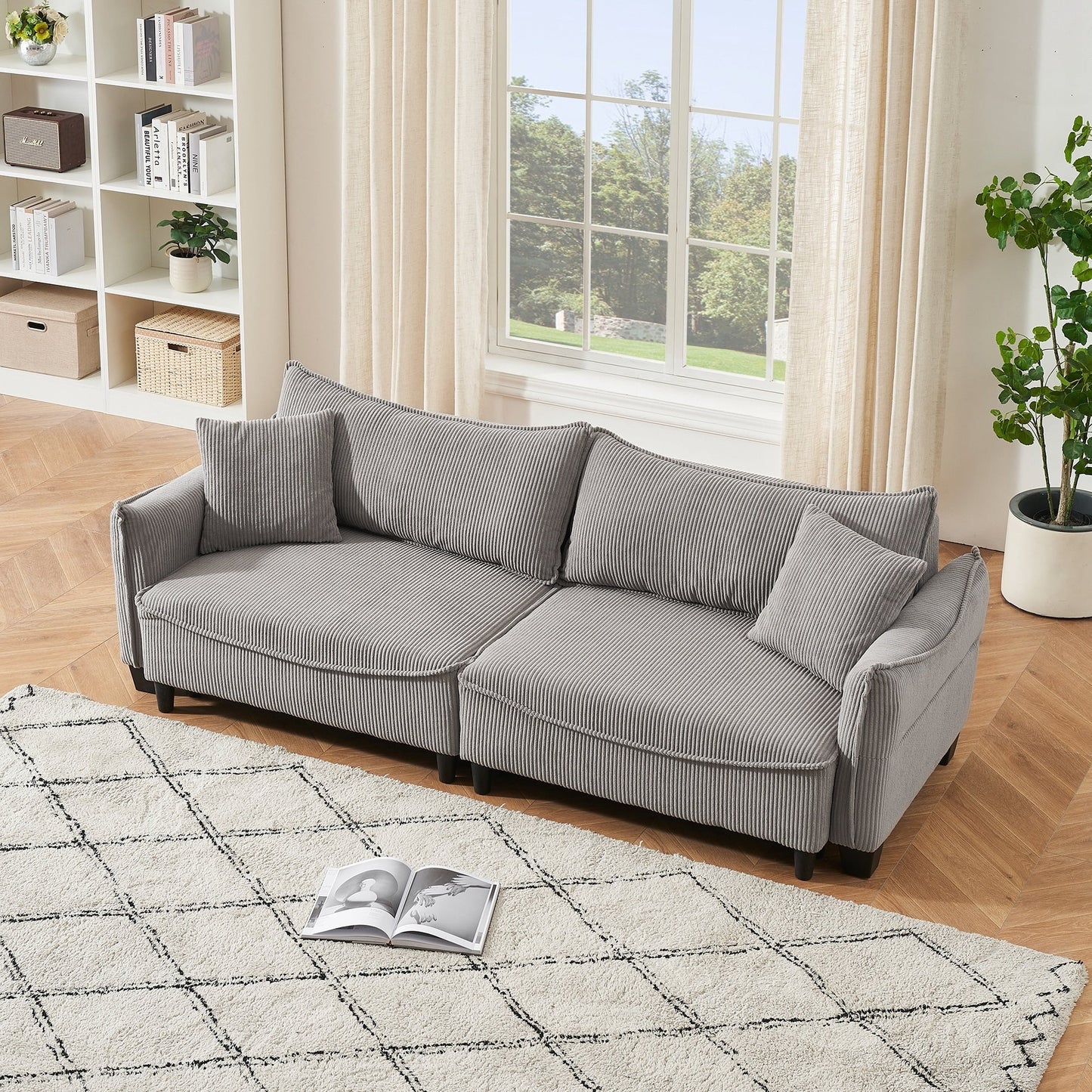 Le canapé peut être converti en canapé-lit avec deux coussins décoratifs