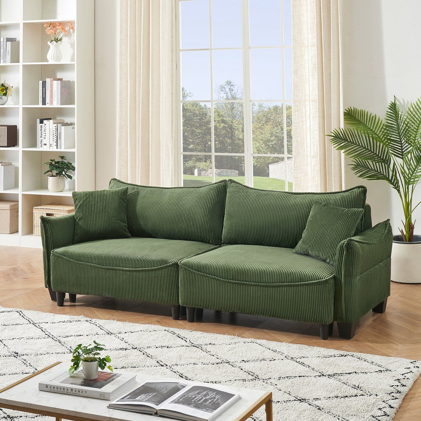 Le canapé peut être converti en canapé-lit avec deux coussins décoratifs