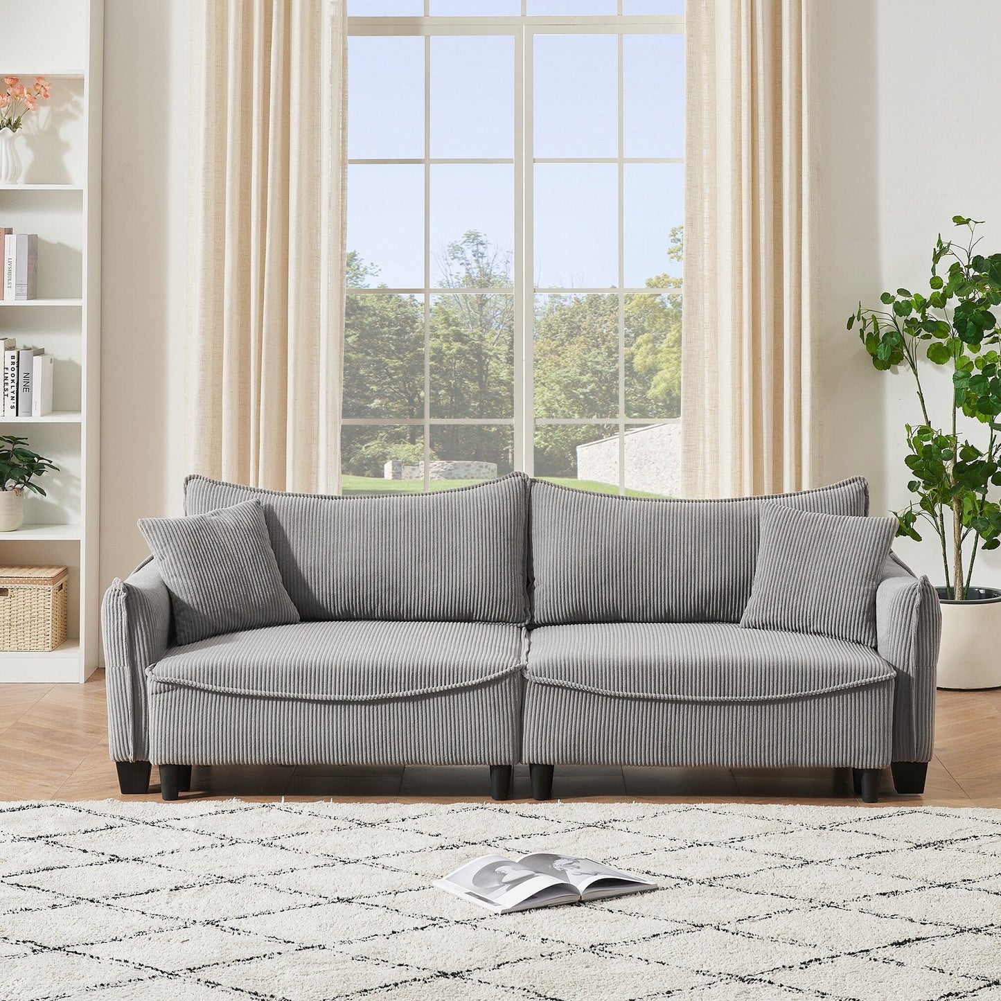 Le canapé peut être converti en canapé-lit avec deux coussins décoratifs