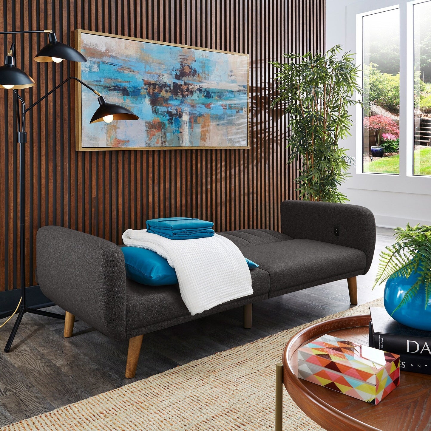 Canapé-lit futon convertible rembourré Sogndal à dossier divisé avec ports de chargement USB par iNSPIRE Q Modern