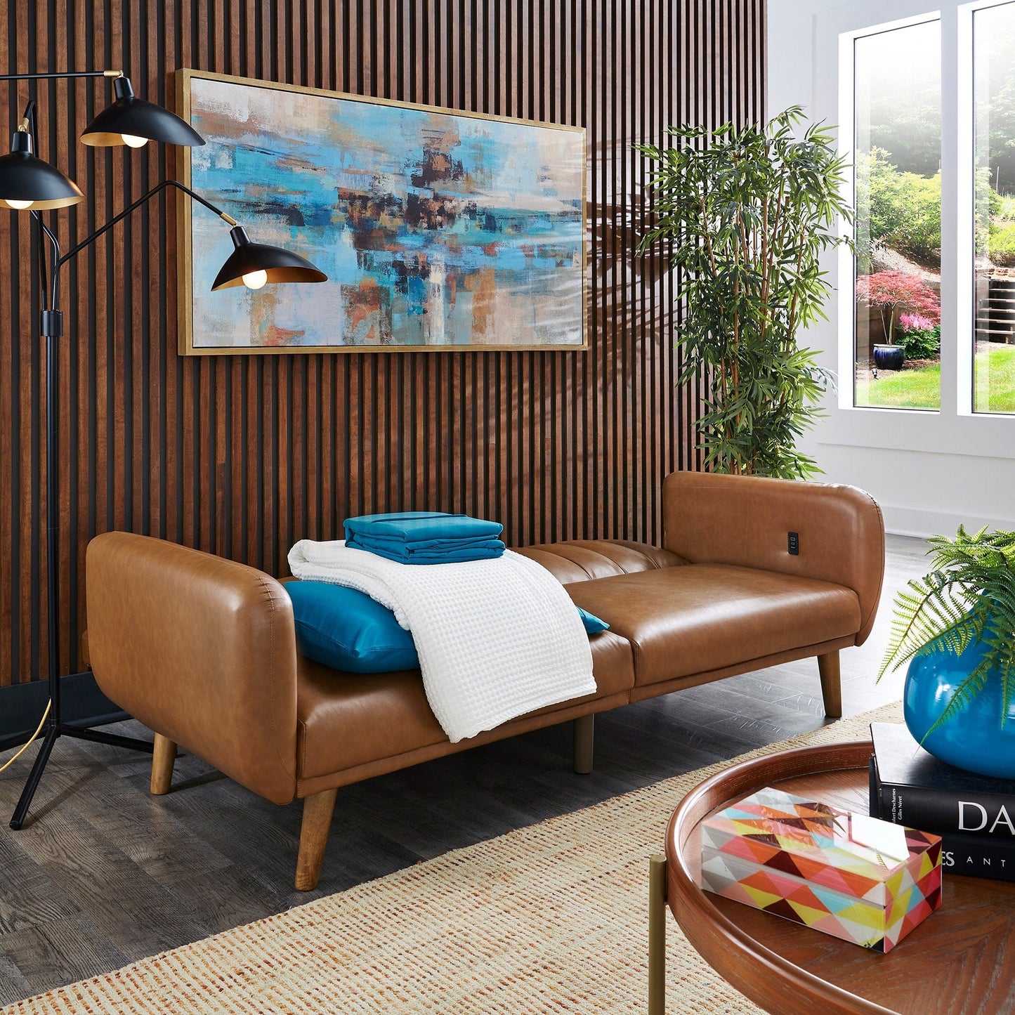 Canapé-lit futon convertible rembourré Sogndal à dossier divisé avec ports de chargement USB par iNSPIRE Q Modern