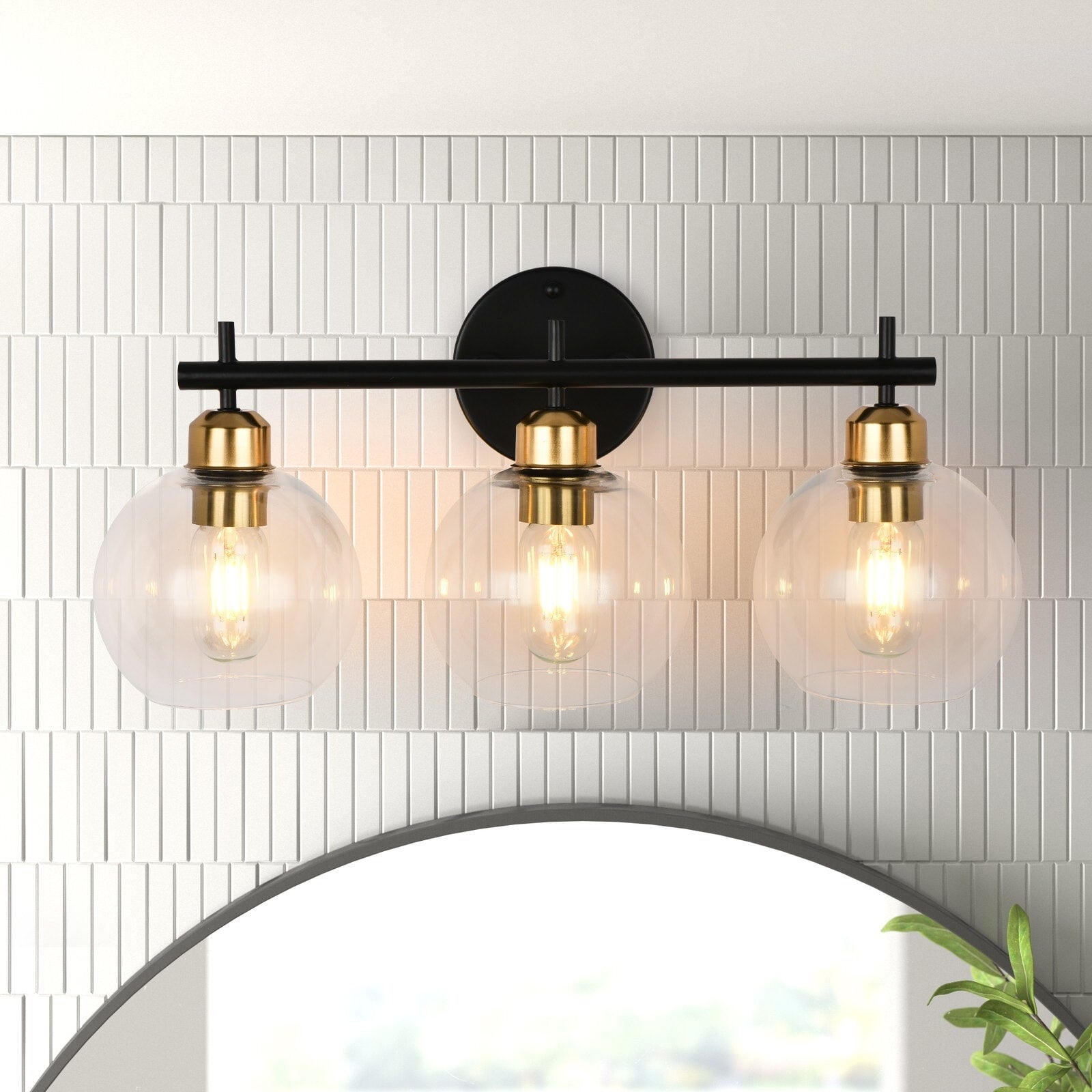 Applique de salle de bain moderne Starsky à 4 lumières et intensité variable avec abat-jour en verre globe