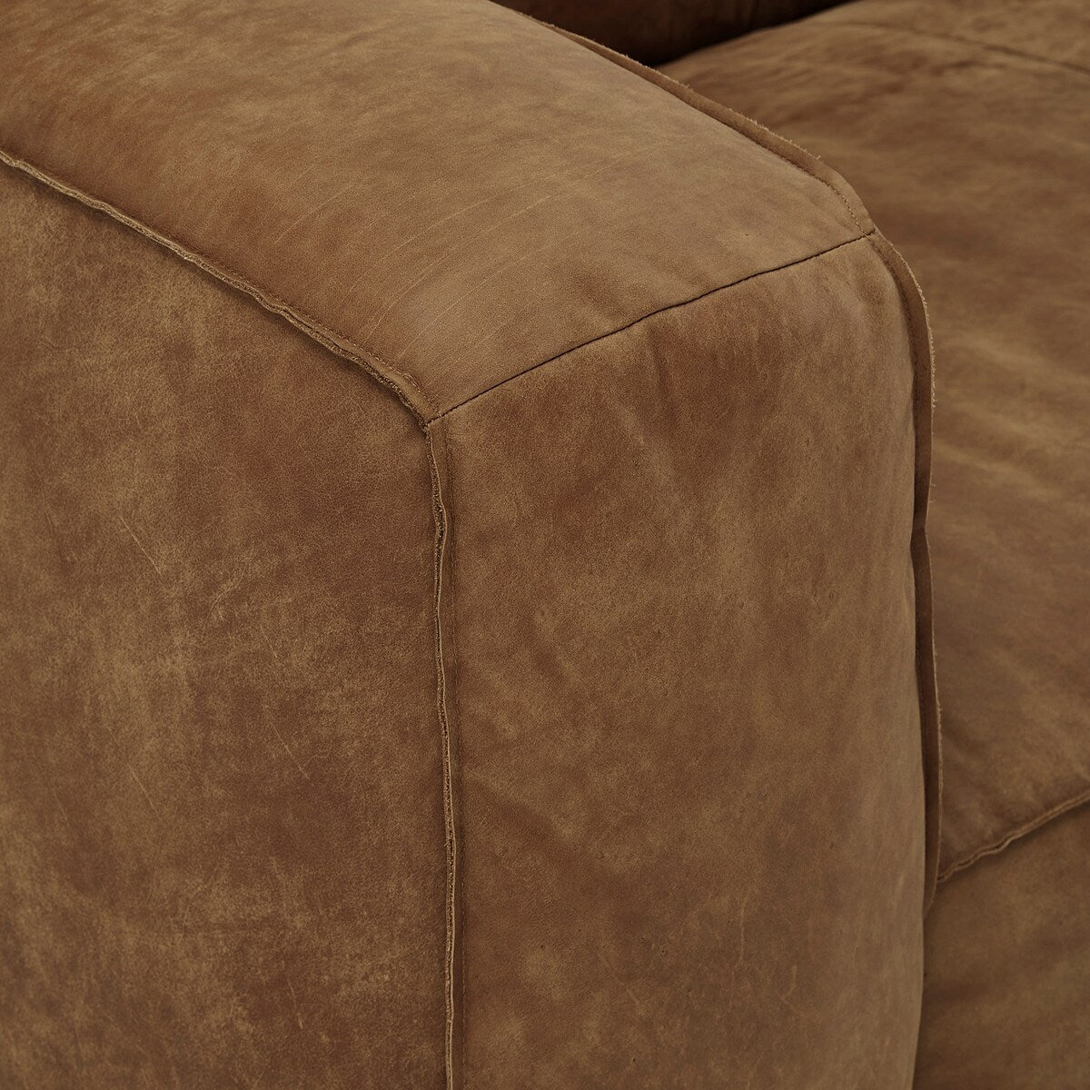 Canapé Divya Outback en cuir beige par iNSPIRE Q Modern