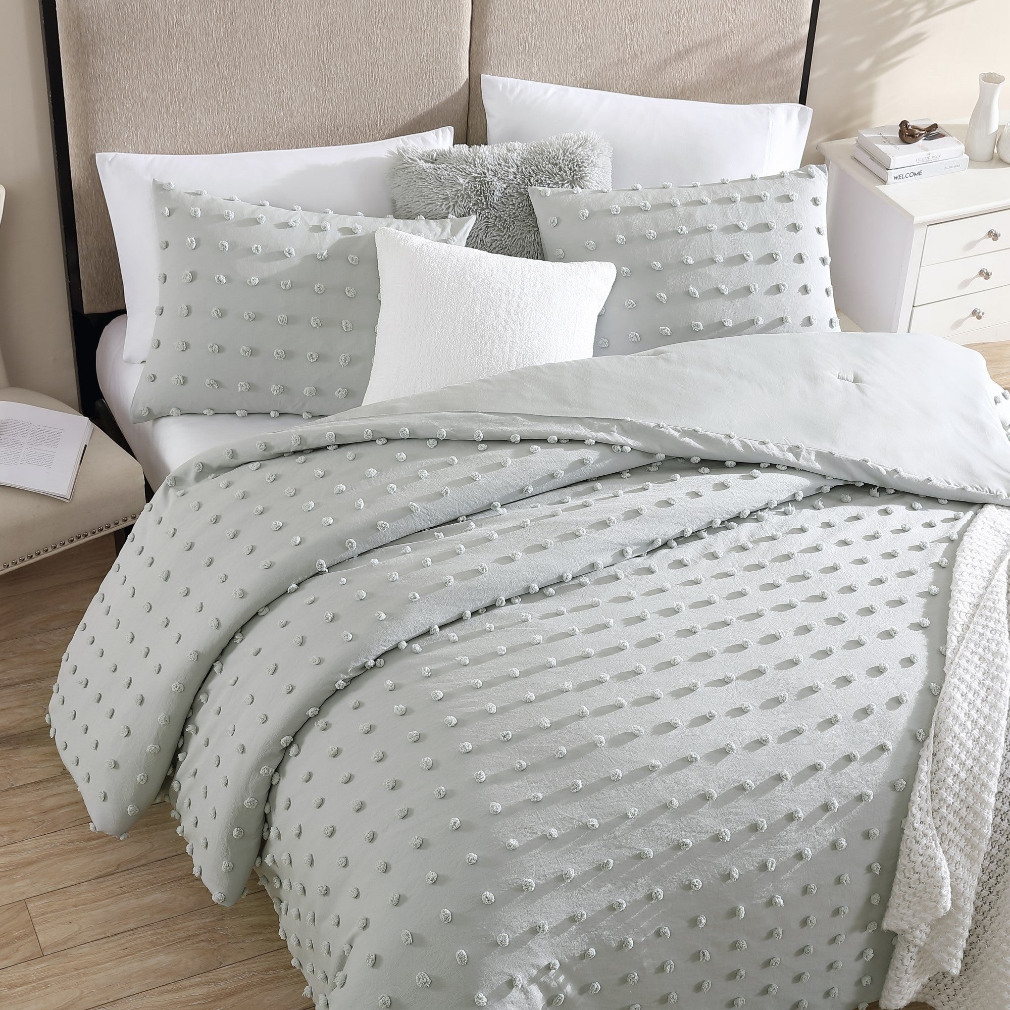 Parure de lit 3 pièces en microfibre ultra douce à pompons Swift Home