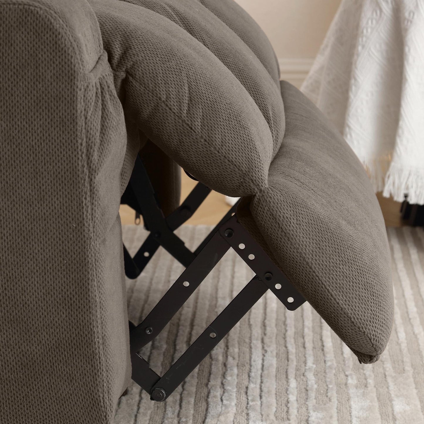 Fauteuil massant chauffant pivotant, avec port USB et 2 porte-gobelets dans les poches latérales