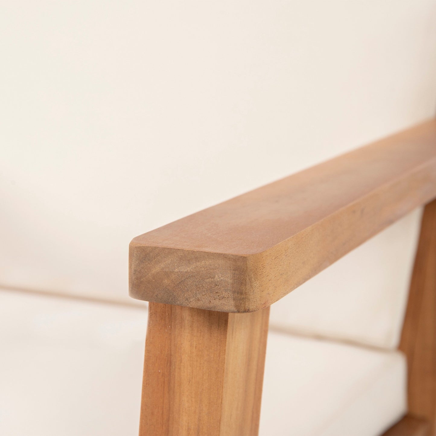 Fauteuils club d'extérieur en bois d'acacia Temecula avec coussins (lot de 2) par Christopher Knight Home