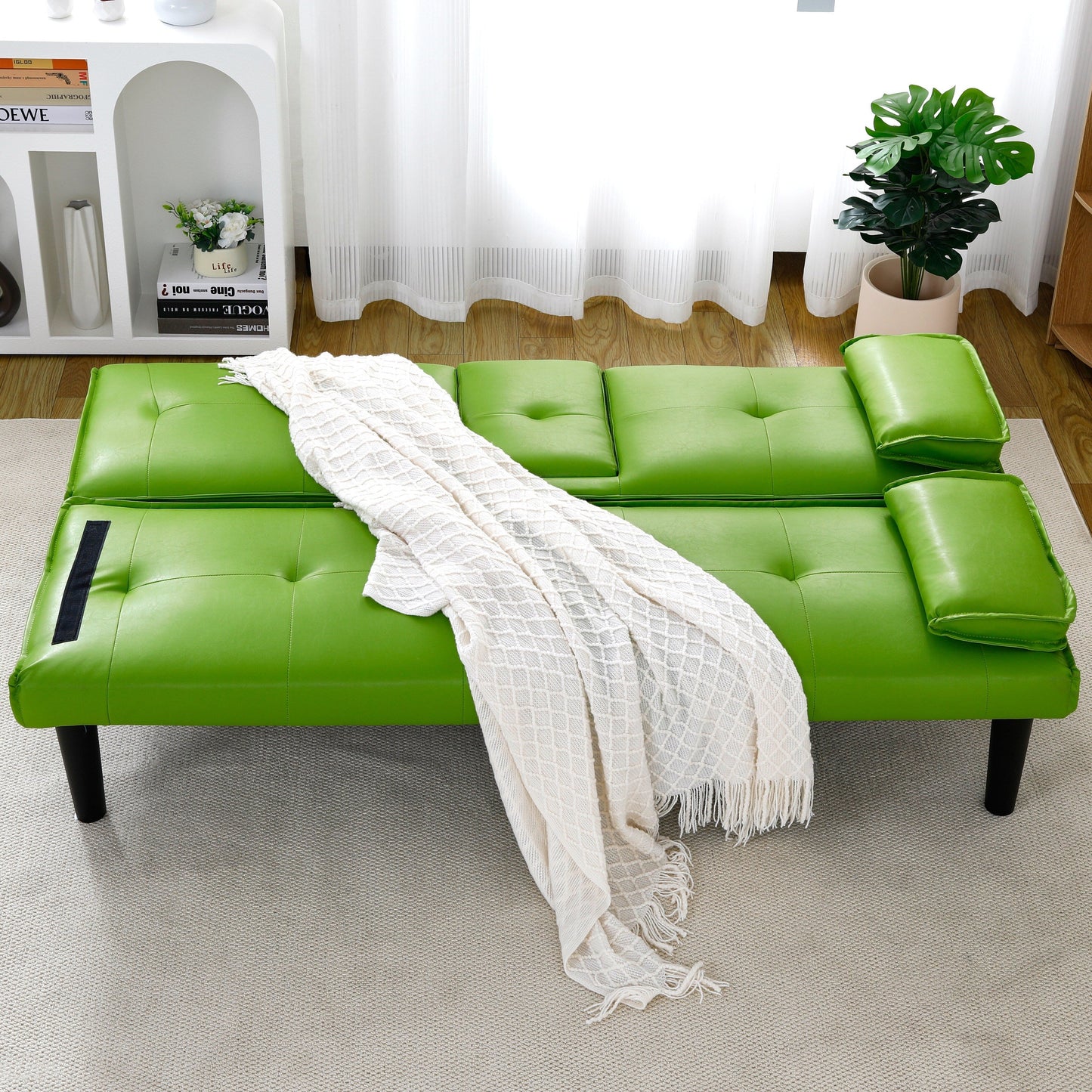 Le canapé-lit multifonctionnel en PVC noir de 67 pouces avec un design pliable et porte-gobelet