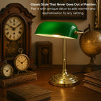 Lampe de bureau traditionnelle de banquier avec abat-jour en verre vert