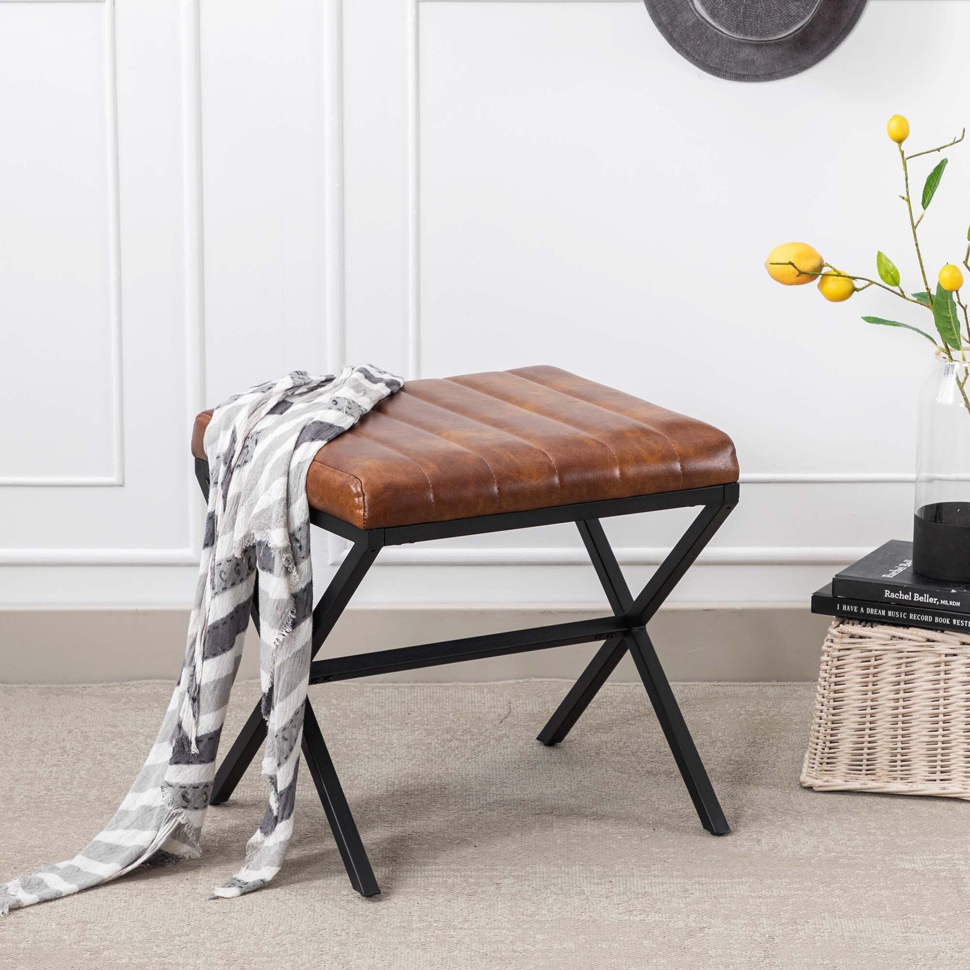 Banc de coiffeuse capitonné en similicuir avec pieds en métal en forme de X