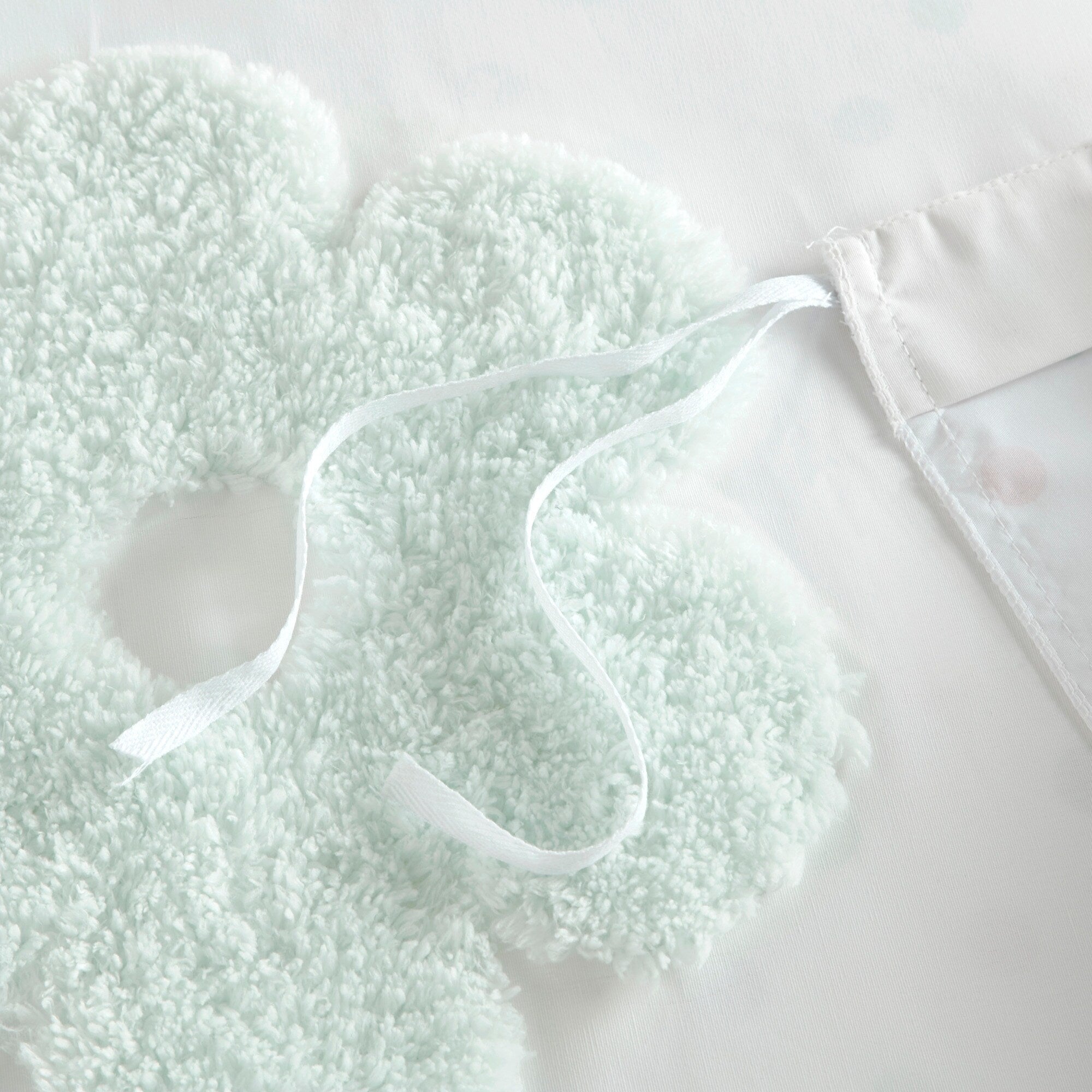 Parure de lit réversible en chenille touffetée à motif floral Madeline pour enfants au design intelligent
