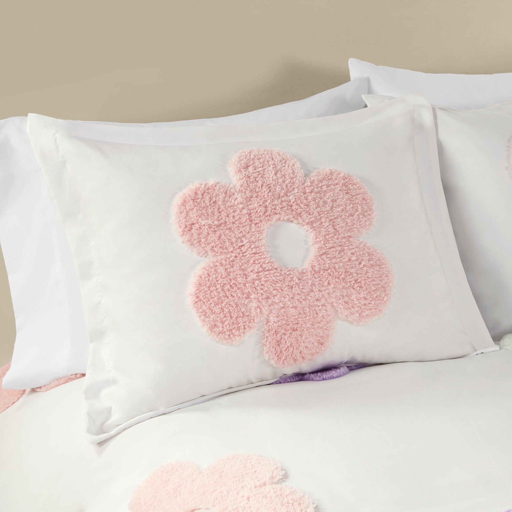 Parure de lit réversible en chenille touffetée à motif floral Madeline pour enfants au design intelligent
