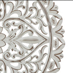Décoration murale ronde en bois blanc vieilli avec mandala floral (31,5 cm)