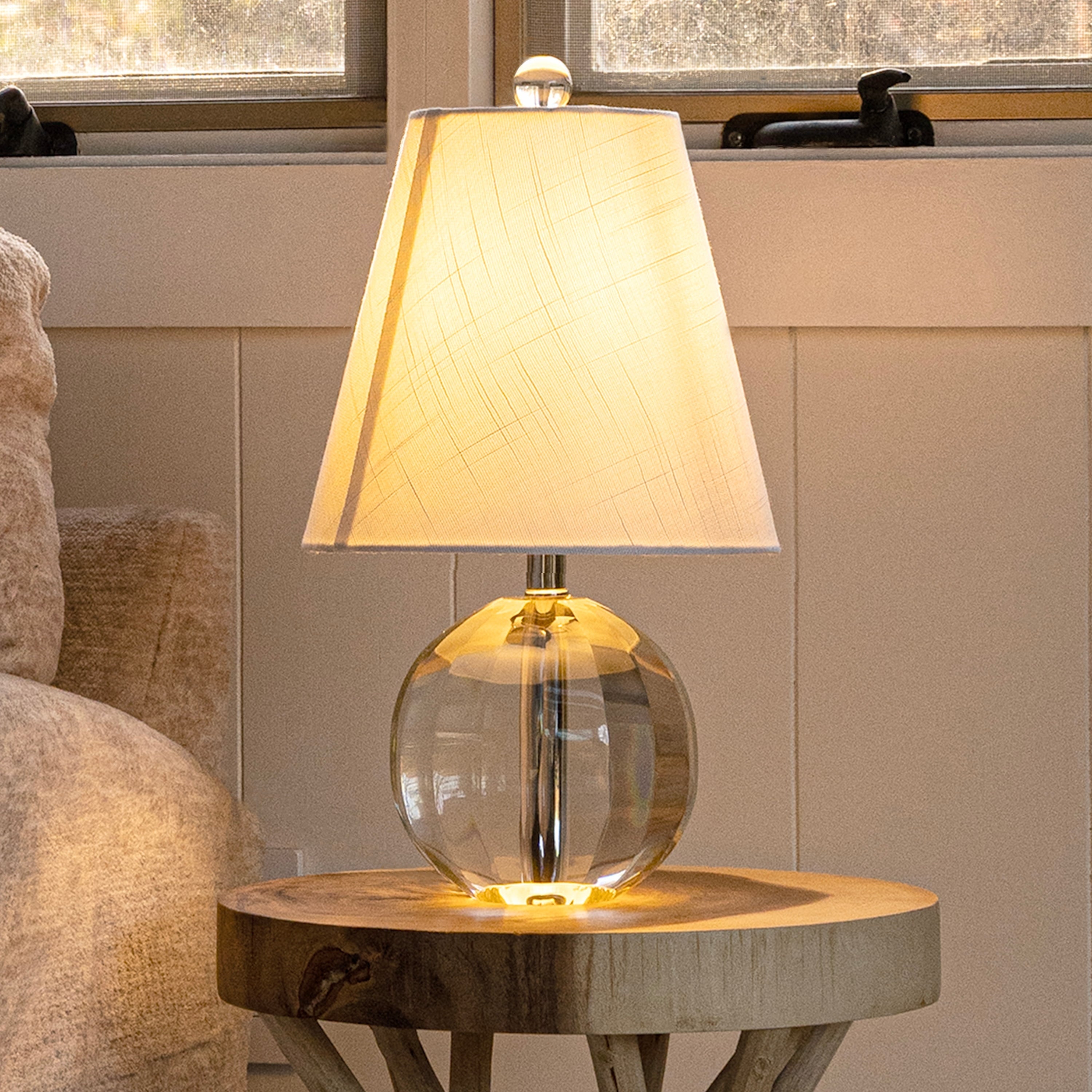 Lampe de table Goddard 16 boules de cristal/métal à LED, par JONATHAN Y